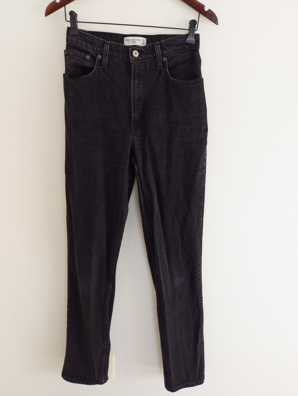 Abercrombie Curve Love The 90s Straight Ultra High Rise Black Jeans Size 26